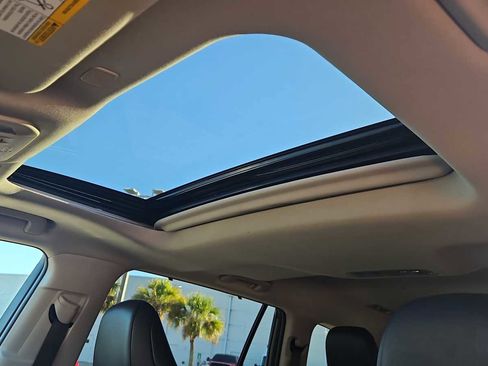 Used 2023 Toyota Highlander XLE image 16