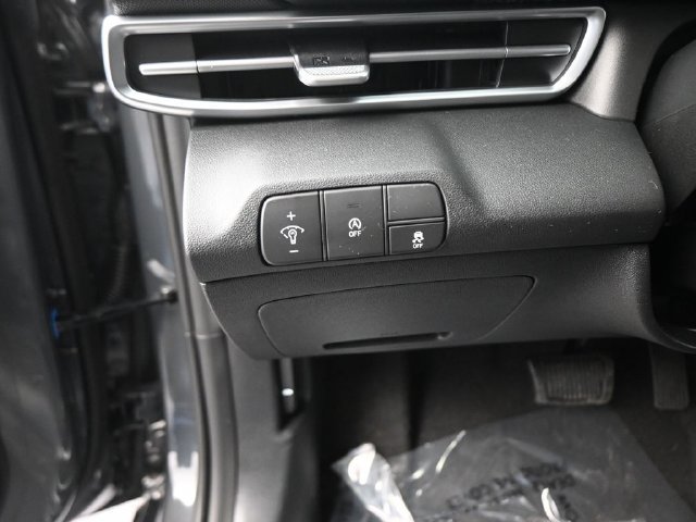 Used 2026 Hyundai Elantra SE FWD image 18