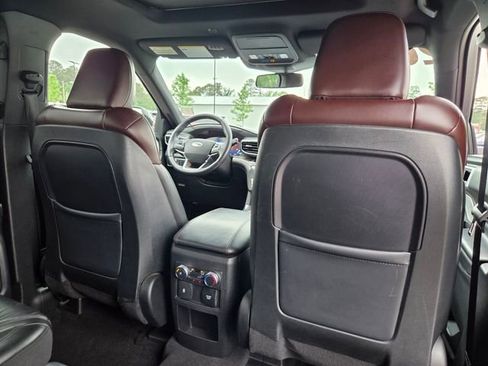 Used 2020 Ford Explorer Platinum w/ Premium Technology Package AWD/4WD image 20