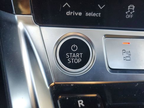 Used 2024 Audi Q8 e-tron Premium Plus image 27