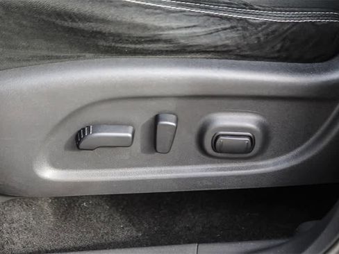 Used 2018 Nissan Murano SV image 17