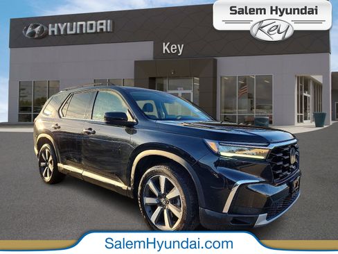 Used 2023 Honda Pilot Touring image 1