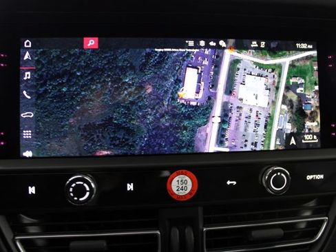 Certified 2026 Porsche Macan AWD/4WD image 15
