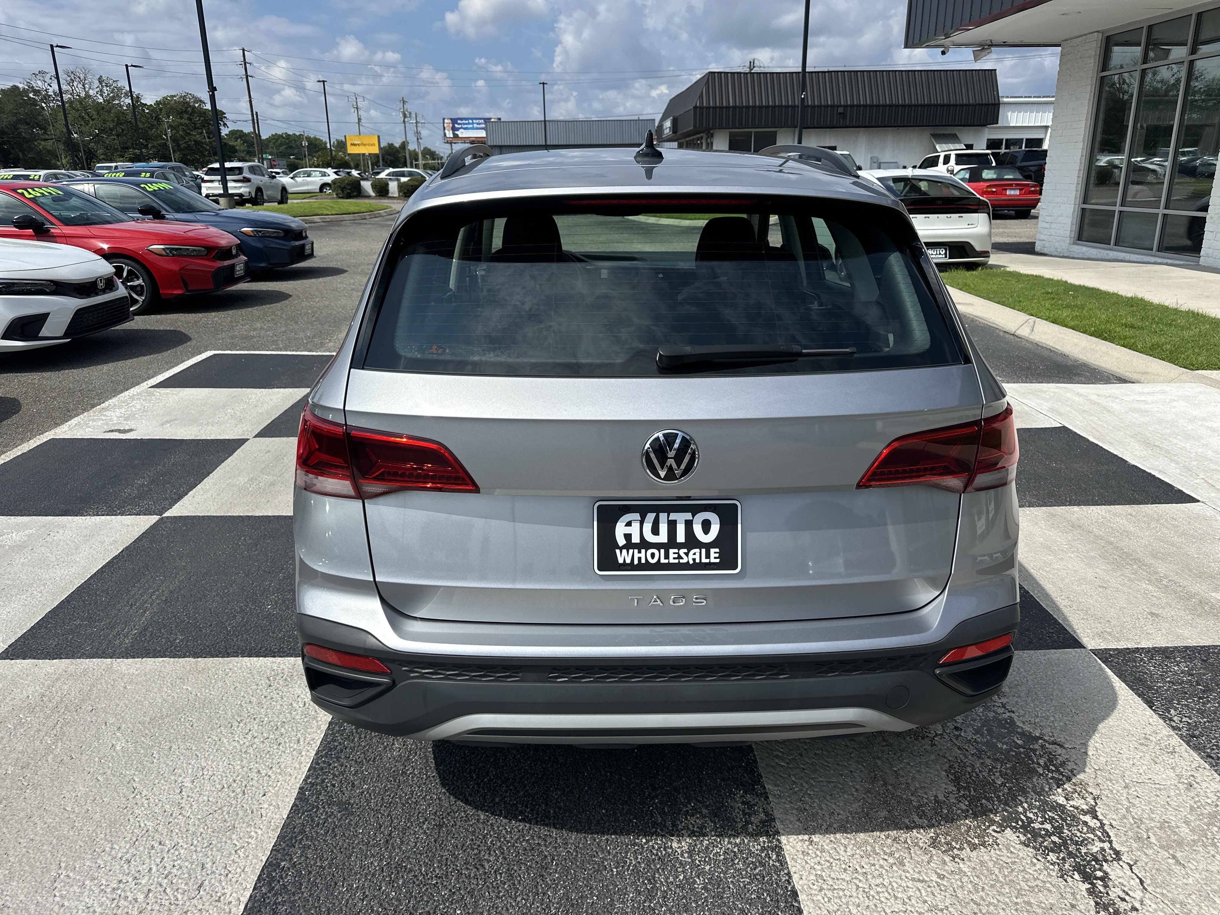 Used 2024 Volkswagen Taos S FWD image 4