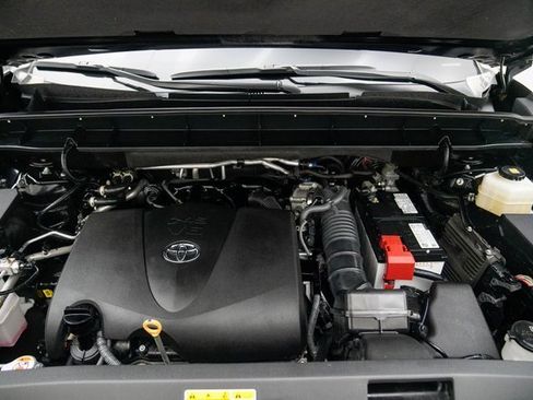 Used 2022 Toyota Highlander Platinum image 10