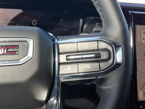 Used 2025 GMC Acadia Elevation image 17