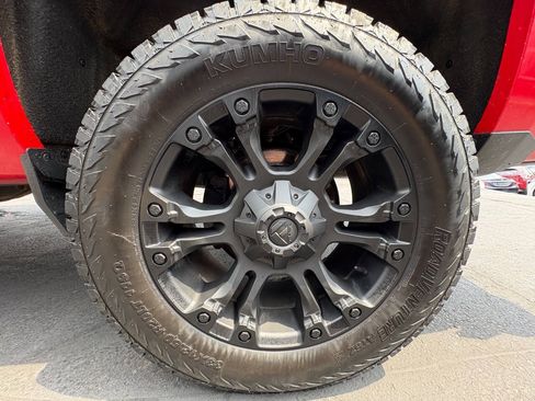 Used 2019 Chevrolet Silverado 1500 LT AWD/4WD image 28