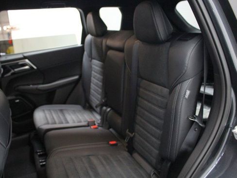 New 2026 Mitsubishi Outlander LE image 24