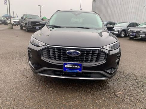 New 2025 Ford Escape SE w/ Class II Trailer Tow Package image 2