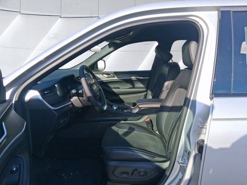 New 2026 Jeep Grand Cherokee Altitude AWD/4WD image 10