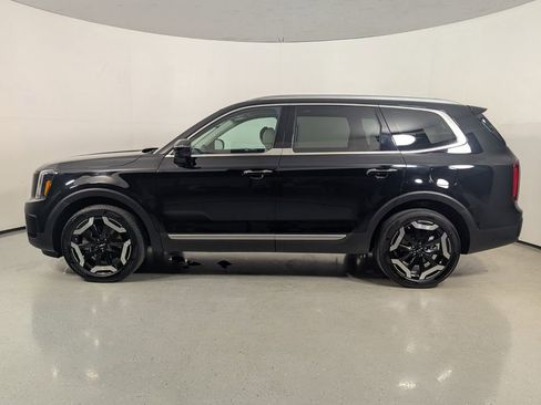 Used 2025 Kia Telluride S FWD image 4