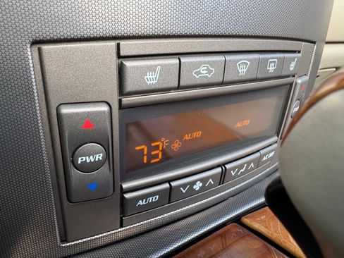 Used 2005 Cadillac XLR image 31