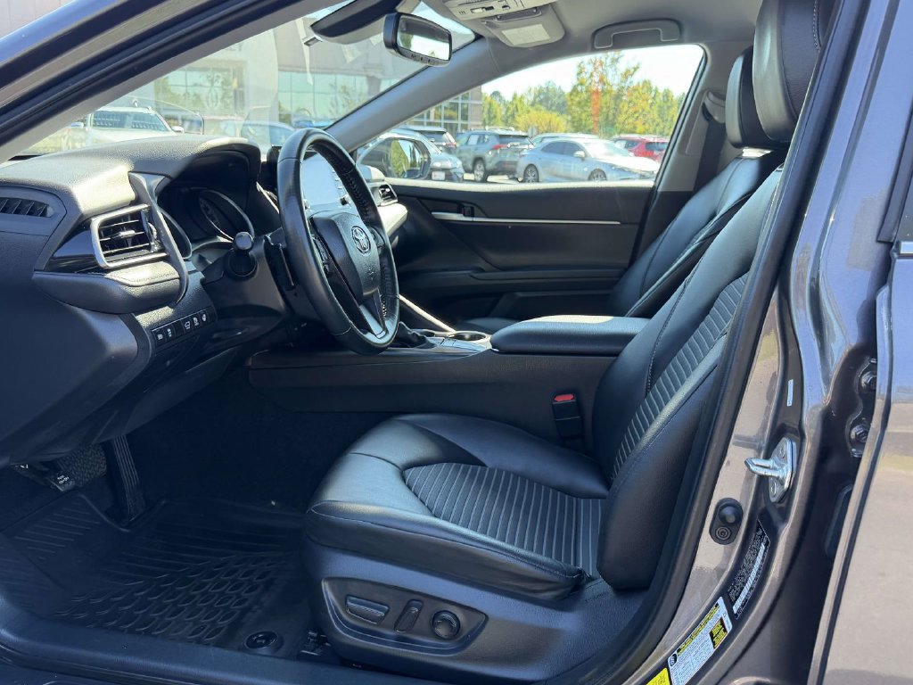 Used 2024 Toyota Camry SE w/ Cold Weather Package FWD image 16