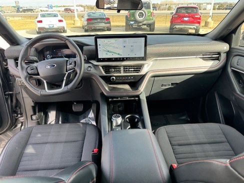 Certified 2025 Ford Explorer ST-Line w/ ST-Line Street Pack image 28