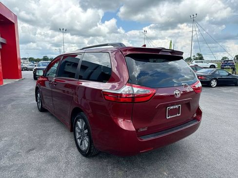 Used 2020 Toyota Sienna LE AWD/4WD image 4