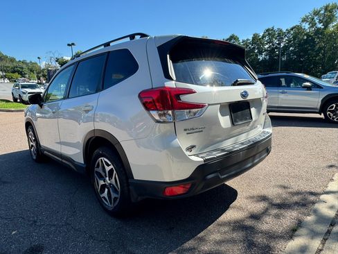 Used 2022 Subaru Forester Premium AWD/4WD image 5