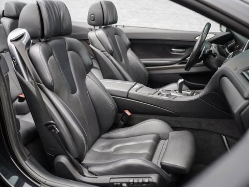 Used 2018 BMW M6 Convertible w/ Executive Package image 25