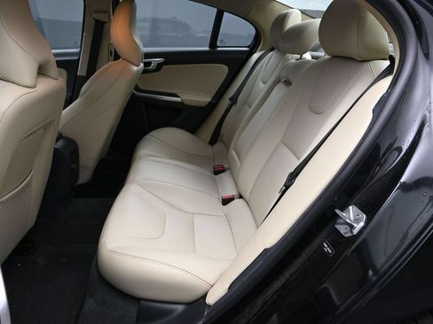 Used 2018 Volvo S60 T5 Dynamic w/ Vision Package FWD image 15