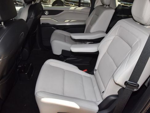 New 2026 Lincoln Navigator Reserve AWD/4WD image 14