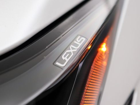 Used 2024 Lexus ES 300h w/ Luxury Package FWD image 36