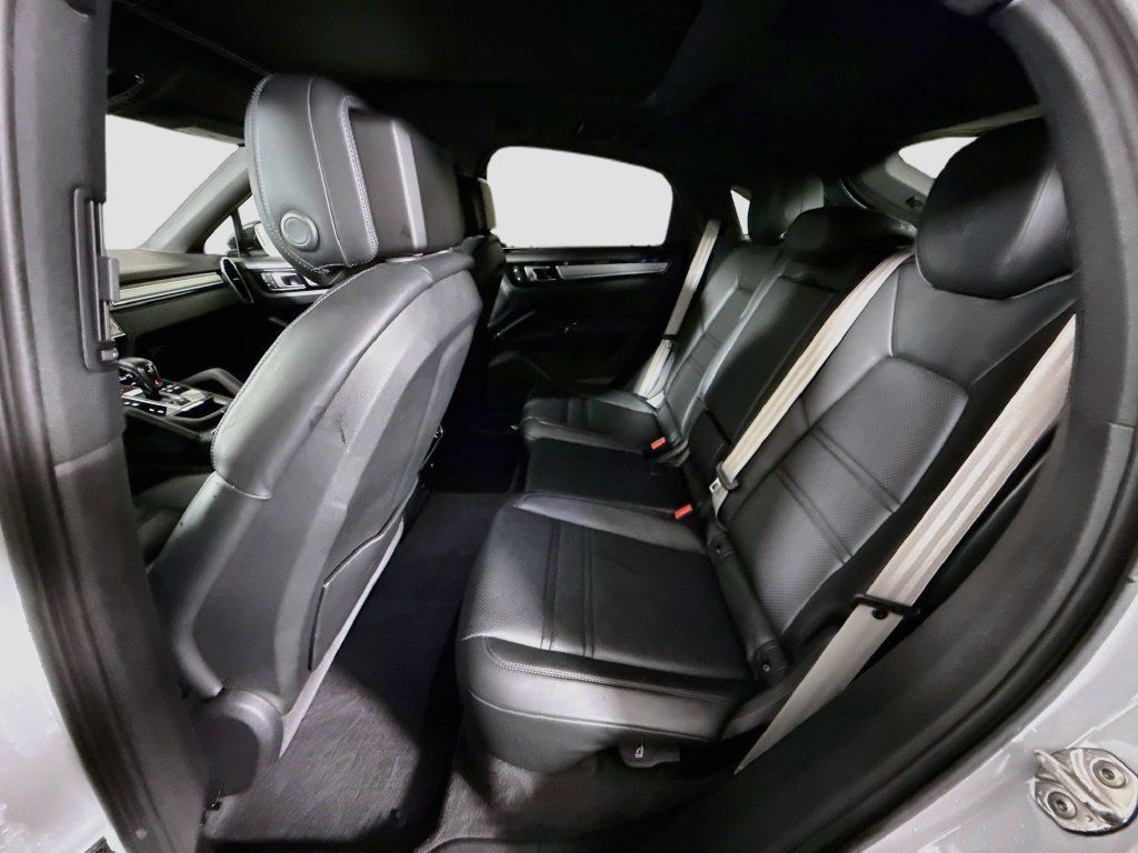 Used 2023 Porsche Cayenne Platinum Edition AWD/4WD image 24