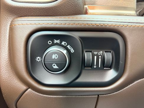 Used 2026 RAM 2500 Limited AWD/4WD image 21