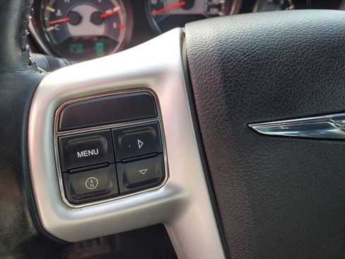 Used 2013 Chrysler 200 Limited FWD image 11