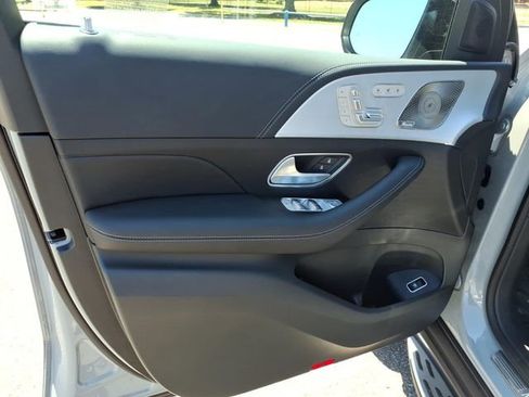 Used 2025 Mercedes-Benz GLS 450 4MATIC image 21