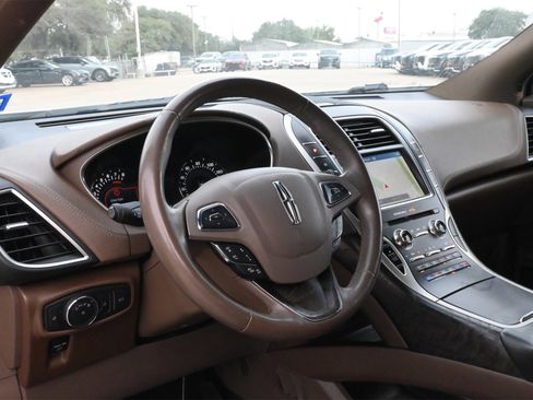 Used 2017 Lincoln MKX Reserve w/ Driver Assistance Package image 16