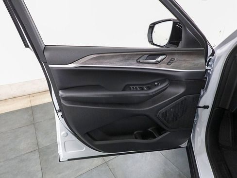 New 2025 Jeep Grand Cherokee L Limited w/ Luxury Tech Group II image 7