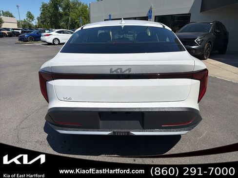 New 2026 Kia K4 FWD image 9