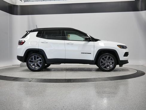 New 2026 Jeep Compass Limited image 9