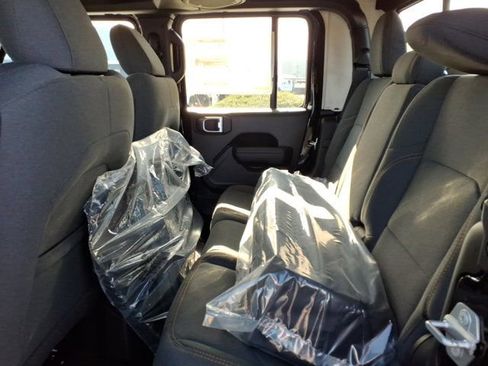 New 2026 Jeep Gladiator Sport AWD/4WD image 16