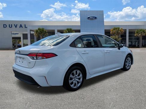 Used 2023 Toyota Corolla LE image 3