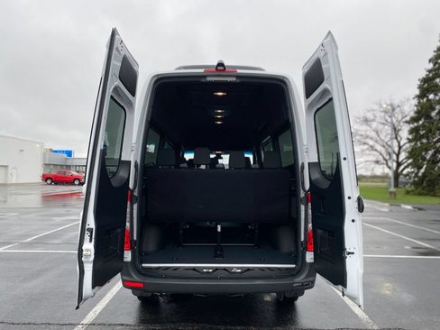 Used 2024 Mercedes-Benz Sprinter 2500 image 19