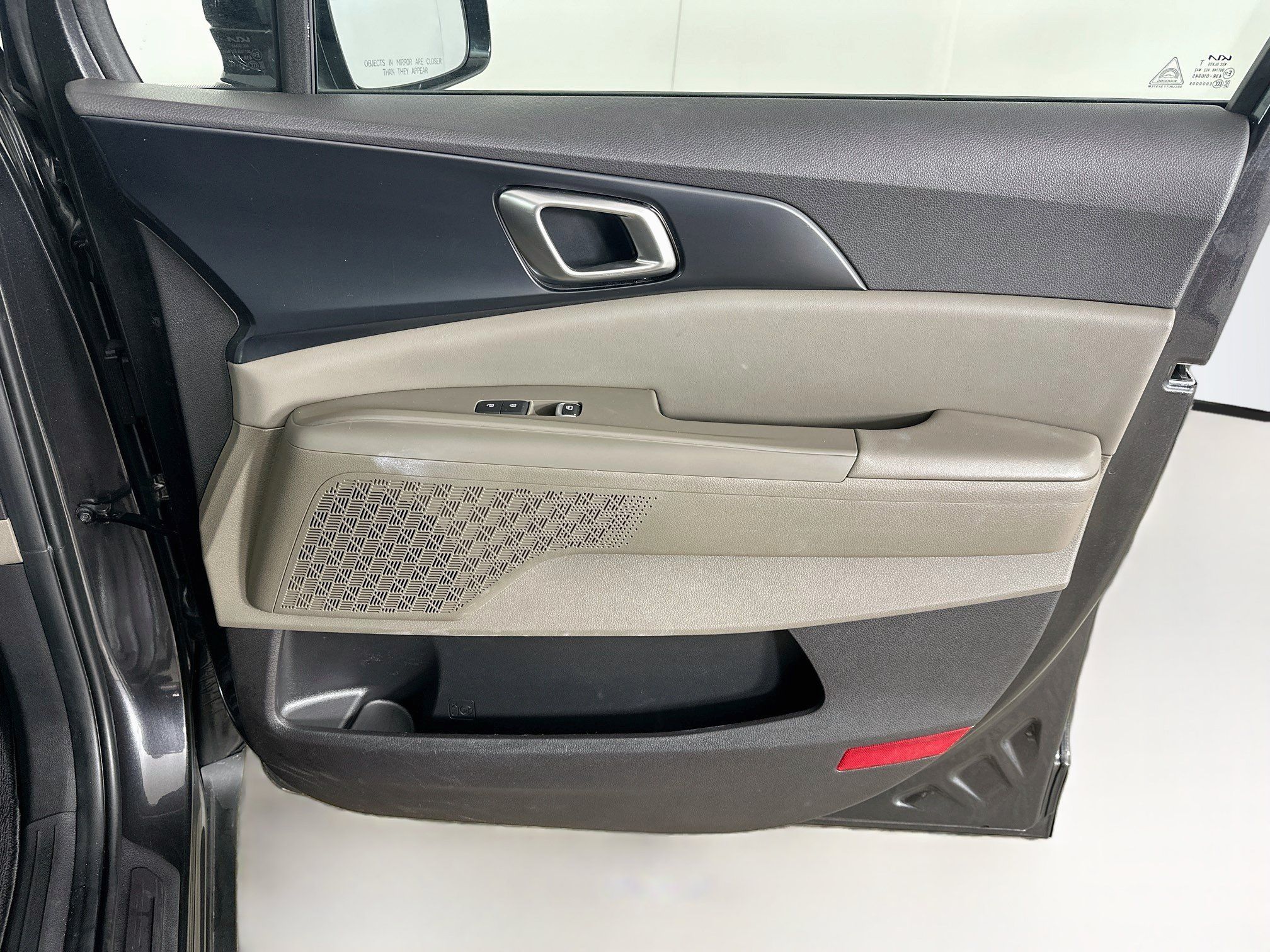 Used 2025 Kia Carnival FWD image 34