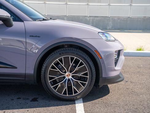 Certified 2025 Porsche Macan 4 Electric AWD/4WD image 9