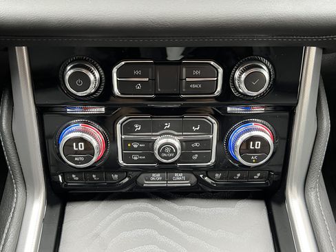 Used 2024 GMC Yukon XL Denali w/ Advanced Technology Package AWD/4WD image 34