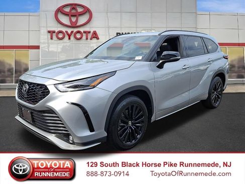 Certified 2025 Toyota Highlander XSE AWD/4WD image 3