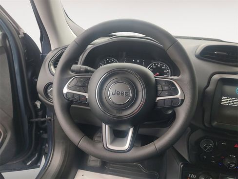 Used 2023 Jeep Renegade Latitude image 12