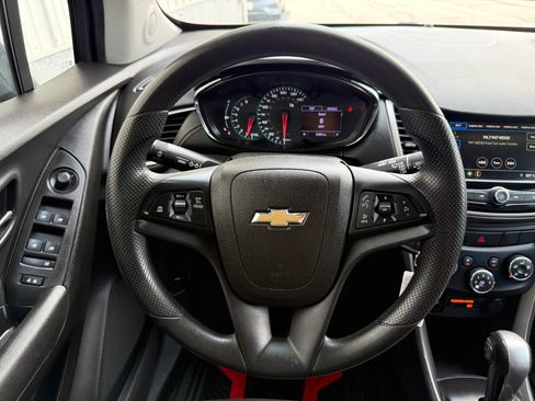 Used 2019 Chevrolet Trax LT AWD/4WD image 17