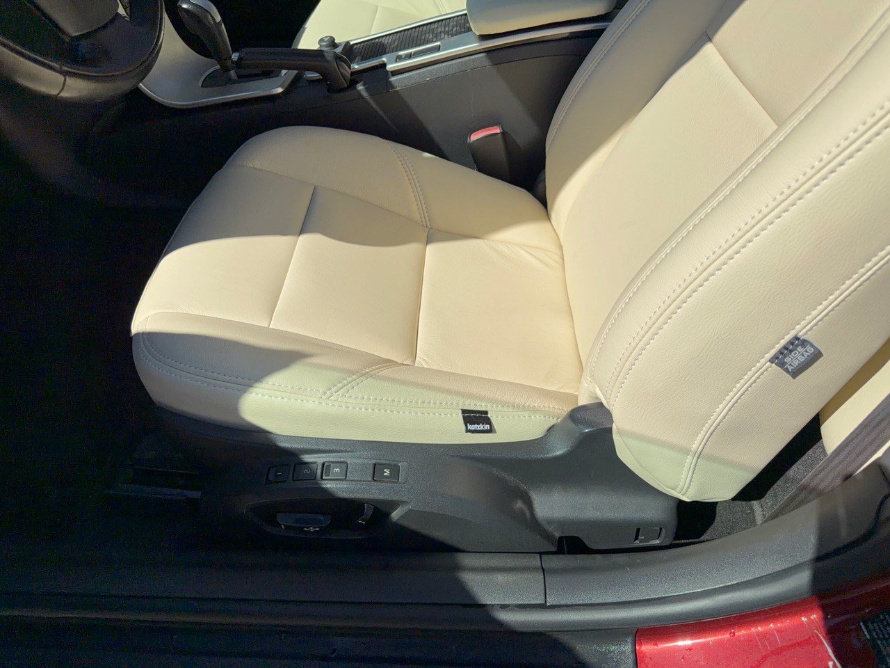 Used 2011 Volvo C70 T5 w/ Multimedia Pkg FWD image 16