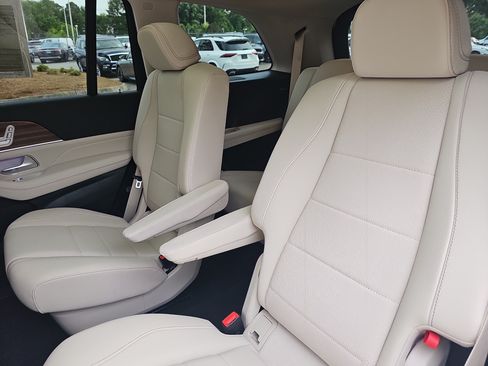 Certified 2026 Mercedes-Benz GLS 450 4MATIC image 17
