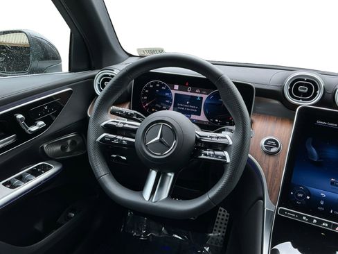 Used 2025 Mercedes-Benz GLC 350e 4MATIC image 11