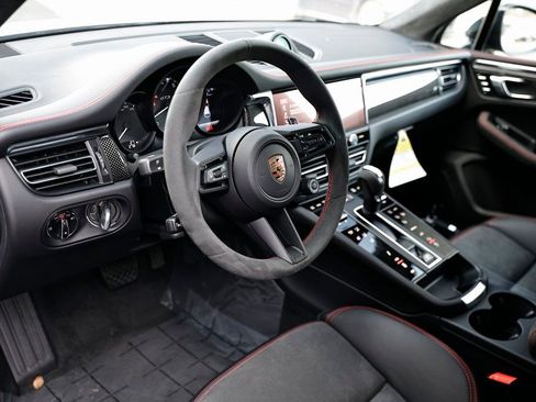 New 2026 Porsche Macan GTS image 4