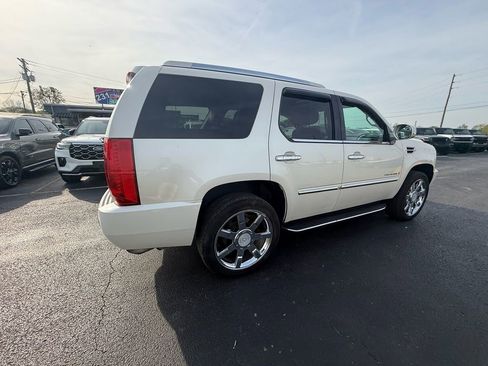 Used 2008 Cadillac Escalade AWD image 3