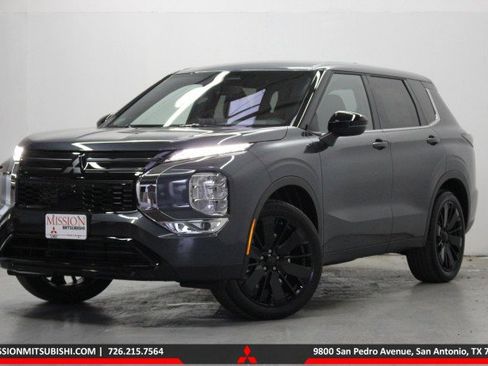 New 2026 Mitsubishi Outlander LE image 1