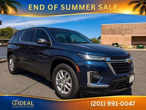 Used 2022 Chevrolet Traverse LS FWD image 9