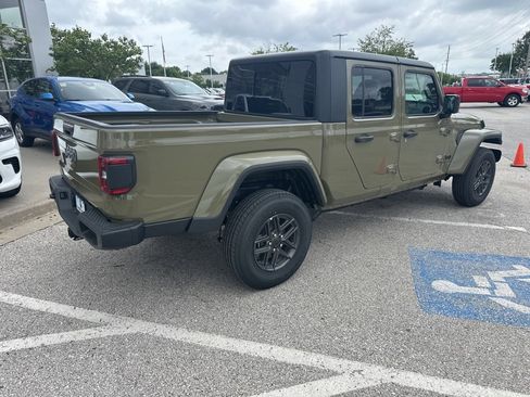 New 2025 Jeep Gladiator Sport image 28