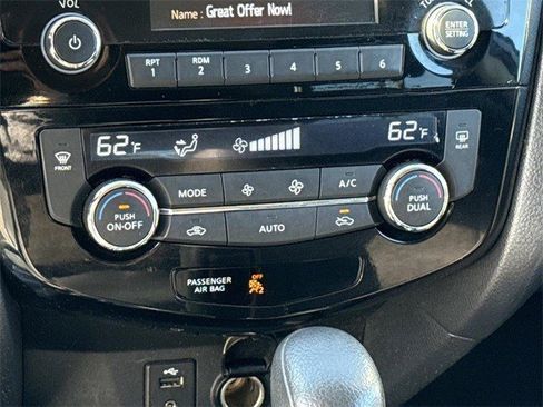 Used 2015 Nissan Rogue SV image 21